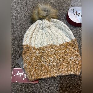 Vince Camuto Pom Pom sweater winter beanie hat faux fur gift boxed new